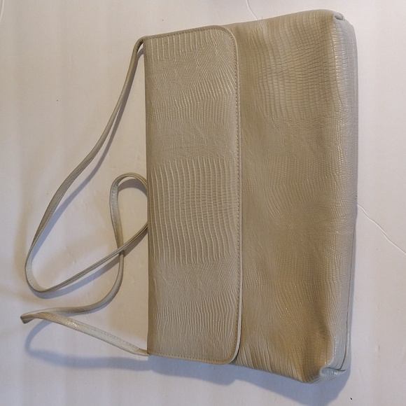 EUC. Made in Taiwan crossbody/clutch cream-colored bag. - Picture 1 of 10